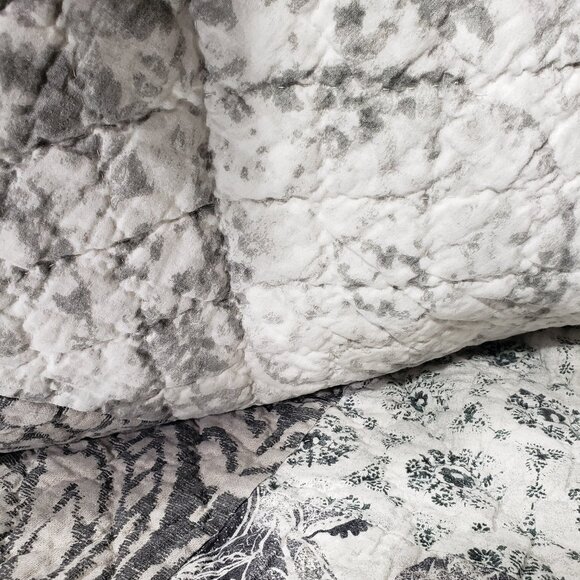 Pottery Barn  Heavy,  reversible Queen Sized Quilt  94" X 90" - Picture 8 of 10